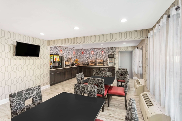 Imagen del bar/restaurante del Hotel Clarion Pointe - Greensboro Coliseum Area. Foto 2