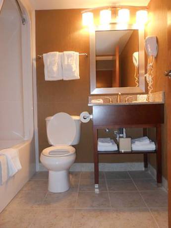 Imagen de la habitación del Hotel Clarion Pointe Harrisonburg. Foto 10