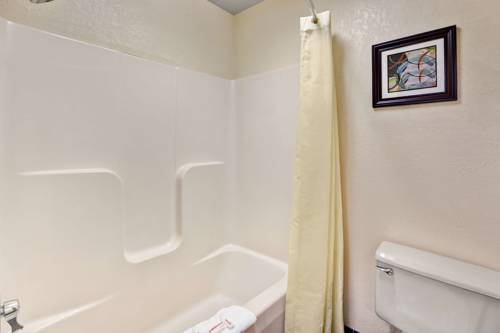 Imagen de la habitación del Hotel Clarion Pointe Harrodsburg-danville. Foto 6