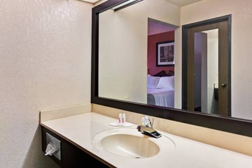 Imagen de la habitación del Hotel Clarion Pointe Harrodsburg-danville. Foto 11