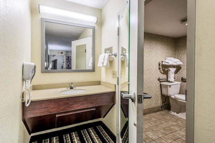 Imagen de la habitación del Hotel Clarion Pointe Huntsville Research Park. Foto 15
