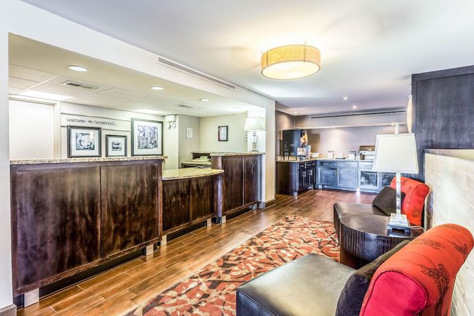 Imagen de los interiores del Hotel Clarion Pointe Huntsville Research Park. Foto 20