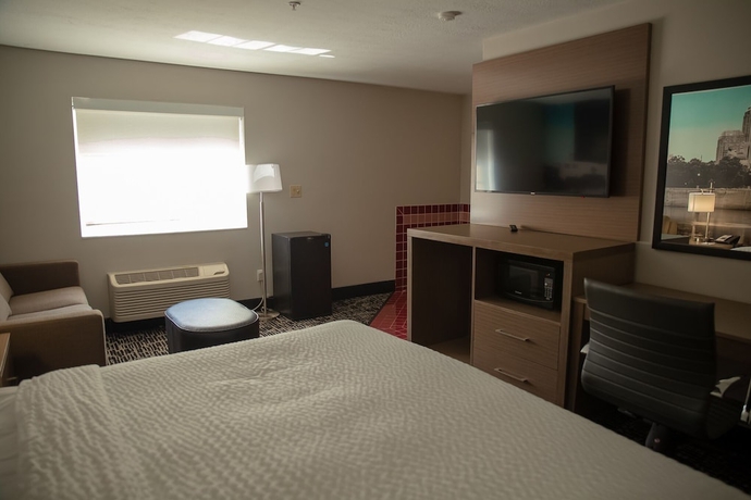 Imagen de la habitación del Hotel Clarion Pointe Indianapolis Airport. Foto 2