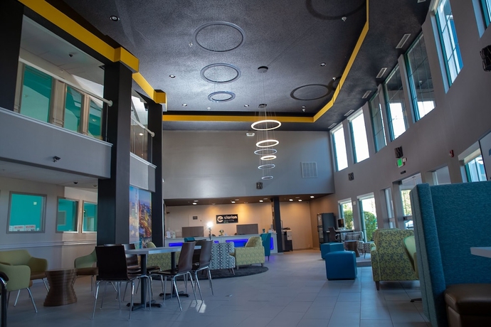 Imagen de los interiores del Hotel Clarion Pointe Indianapolis Airport. Foto 18