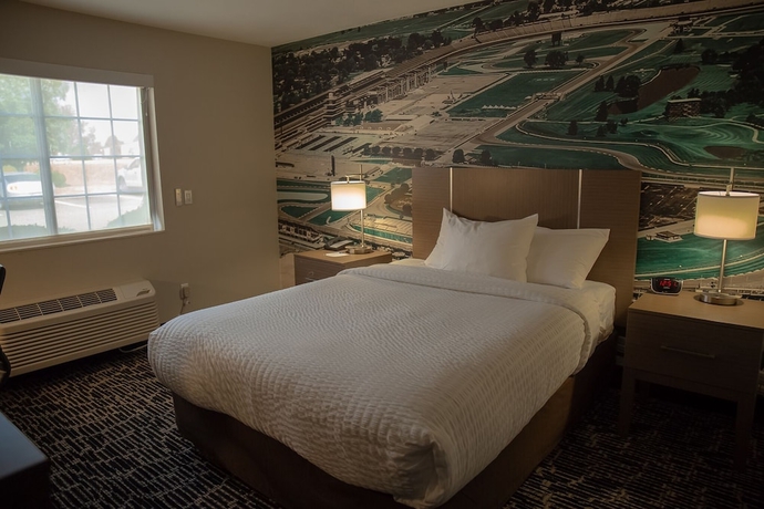 Imagen de la habitación del Hotel Clarion Pointe Indianapolis Airport. Foto 13