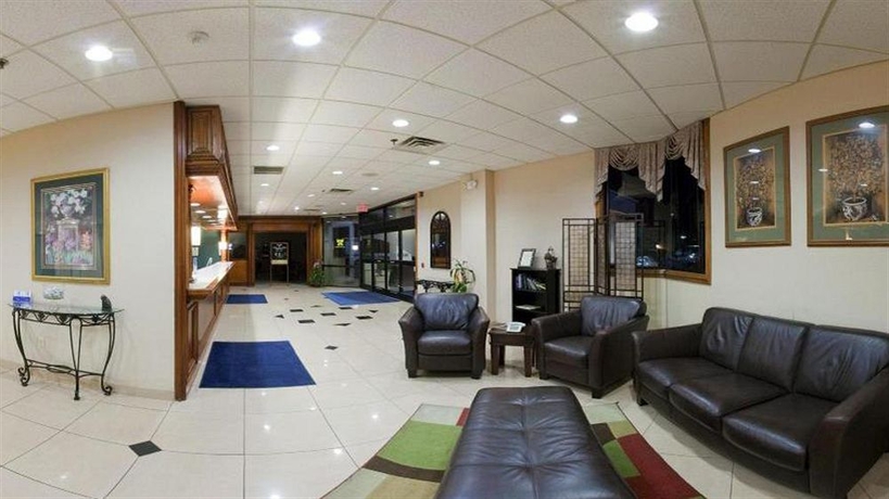 Imagen de los interiores del Hotel Clarion Pointe Jacksonville near Camp Lejeune. Foto 16