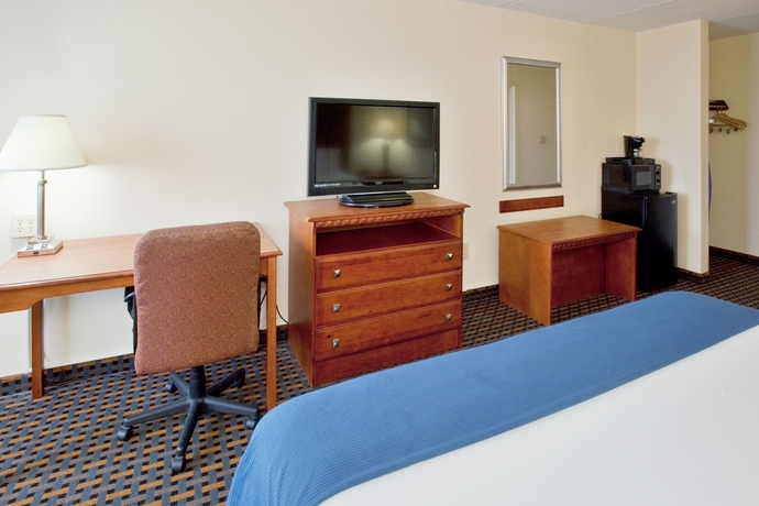 Imagen de la habitación del Hotel Clarion Pointe Jacksonville near Camp Lejeune. Foto 3