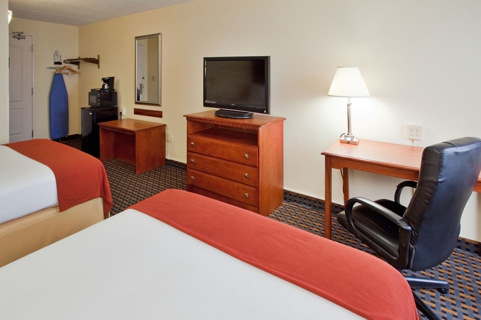 Imagen de la habitación del Hotel Clarion Pointe Jacksonville near Camp Lejeune. Foto 5