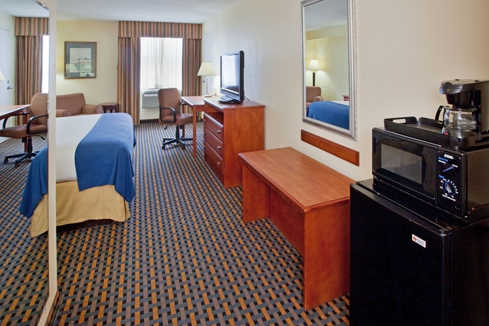 Imagen de la habitación del Hotel Clarion Pointe Jacksonville near Camp Lejeune. Foto 6