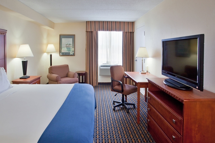 Imagen de la habitación del Hotel Clarion Pointe Jacksonville near Camp Lejeune. Foto 8