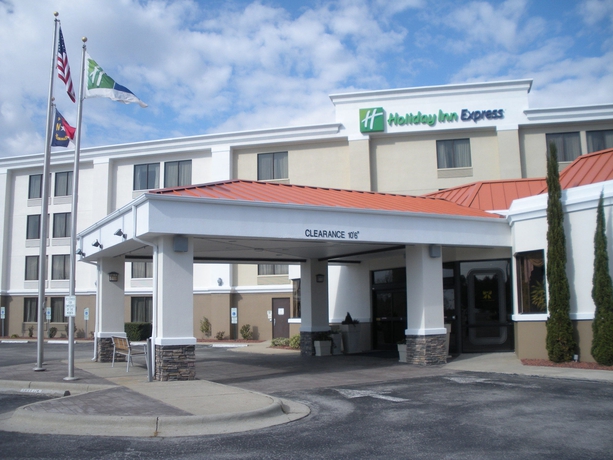 Imagen de los exteriores del Hotel Clarion Pointe Jacksonville near Camp Lejeune. Foto 13