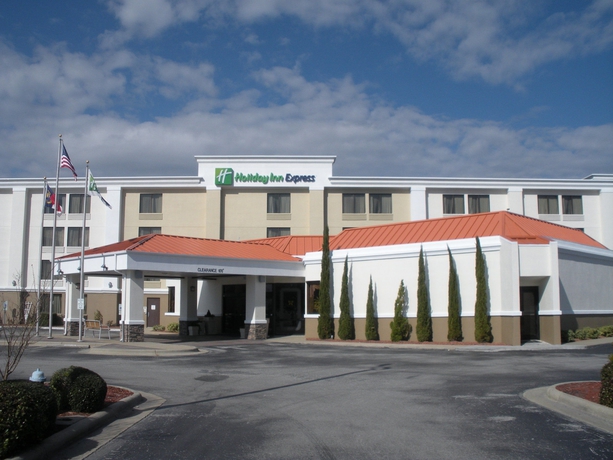 Imagen de los exteriores del Hotel Clarion Pointe Jacksonville near Camp Lejeune. Foto 15