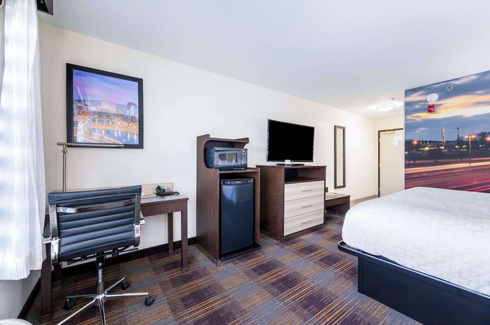 Imagen de la habitación del Hotel Clarion Pointe Madison Huntsville. Foto 2