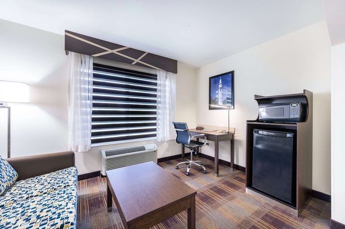 Imagen de la habitación del Hotel Clarion Pointe Madison Huntsville. Foto 8