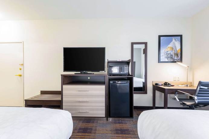 Imagen de la habitación del Hotel Clarion Pointe Madison Huntsville. Foto 9