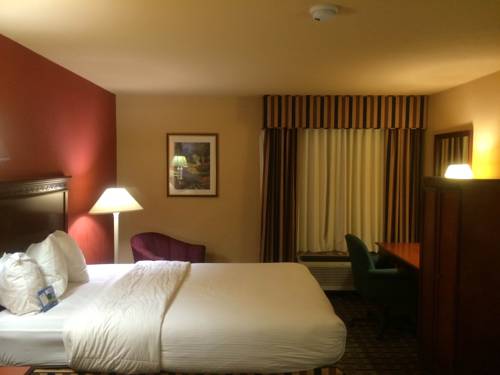 Imagen de la habitación del Hotel Clarion Pointe Marshall. Foto 2