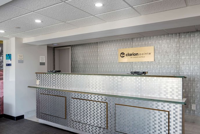 Imagen de los interiores del Hotel Clarion Pointe Mcdonough. Foto 14