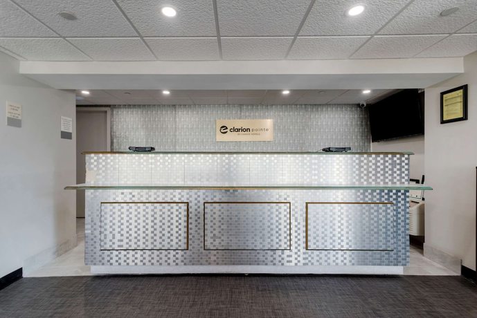 Imagen de los interiores del Hotel Clarion Pointe Mcdonough. Foto 15