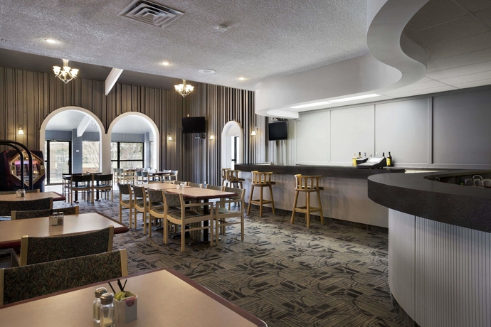 Imagen del bar/restaurante del Hotel Clarion Pointe, Medicine Hat. Foto 2