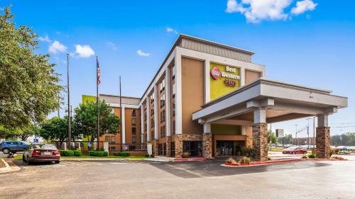 Imagen general del Hotel Clarion Pointe Near Medical Center. Foto 1