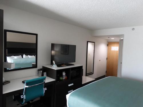 Imagen de la habitación del Hotel Clarion Pointe Near Medical Center. Foto 8