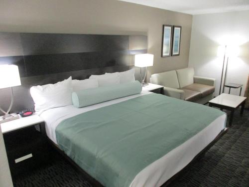Imagen general del Hotel Clarion Pointe Near Medical Center. Foto 2