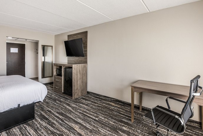 Imagen de la habitación del Hotel Clarion Pointe Near University. Foto 6