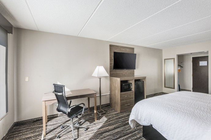 Imagen de la habitación del Hotel Clarion Pointe Near University. Foto 12