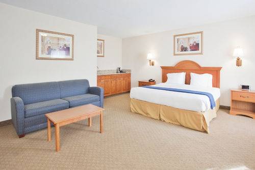 Imagen de la habitación del Hotel Clarion Pointe New Bern. Foto 5