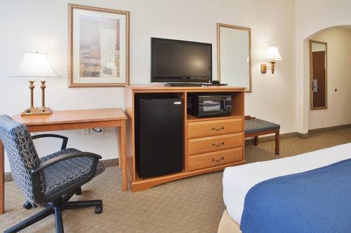 Imagen de la habitación del Hotel Clarion Pointe New Bern. Foto 11