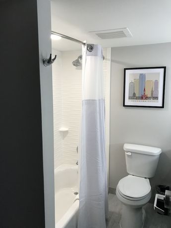 Imagen de la habitación del Hotel Clarion Pointe Okc Airport. Foto 9