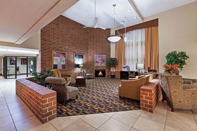 Imagen de los interiores del Hotel Clarion Pointe Okc Airport. Foto 15