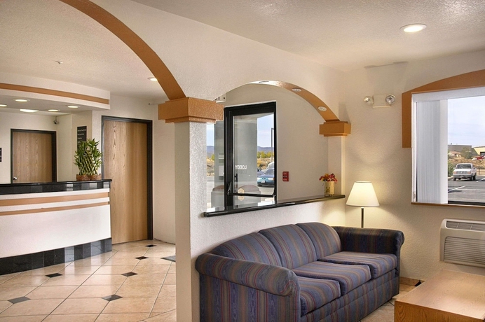 Imagen de los interiores del Hotel Clarion Pointe Prescott Valley. Foto 18