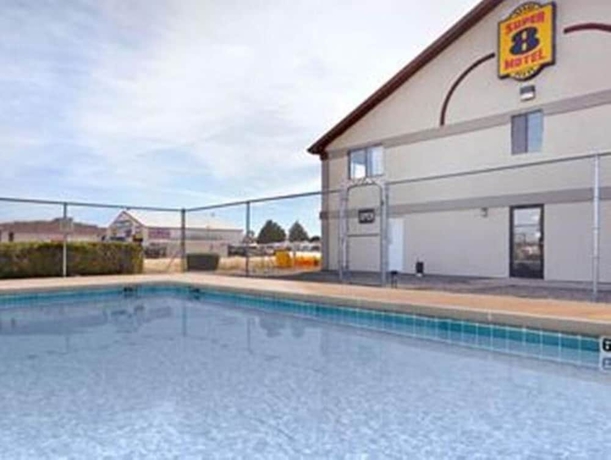 Imagen de la piscina del Hotel Clarion Pointe Prescott Valley. Foto 19
