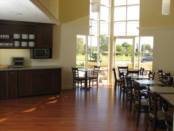 Imagen general del Hotel Clarion Pointe Quebec Airport. Foto 7