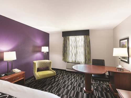 Imagen de la habitación del Hotel Clarion Pointe Richmond North Near University. Foto 13