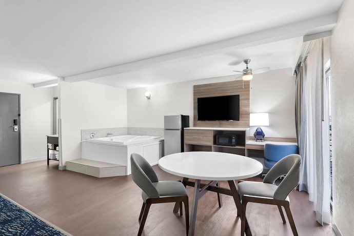 Imagen de la habitación del Hotel Clarion Pointe Shreveport West. Foto 6