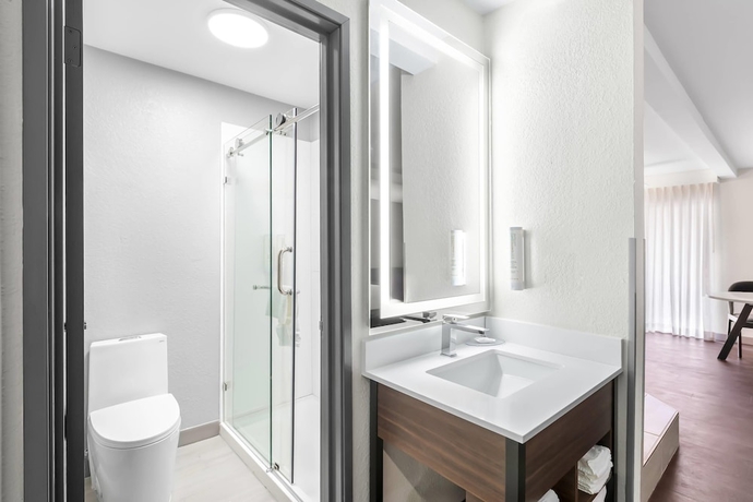 Imagen de la habitación del Hotel Clarion Pointe Shreveport West. Foto 7
