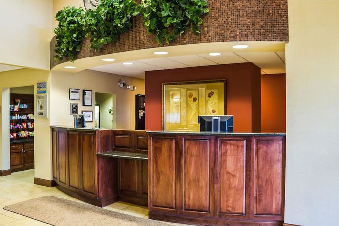 Imagen de los interiores del Hotel Clarion Pointe Sioux Falls Airport. Foto 14
