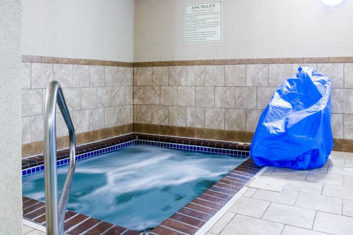 Imagen de la piscina del Hotel Clarion Pointe Sioux Falls Airport. Foto 19