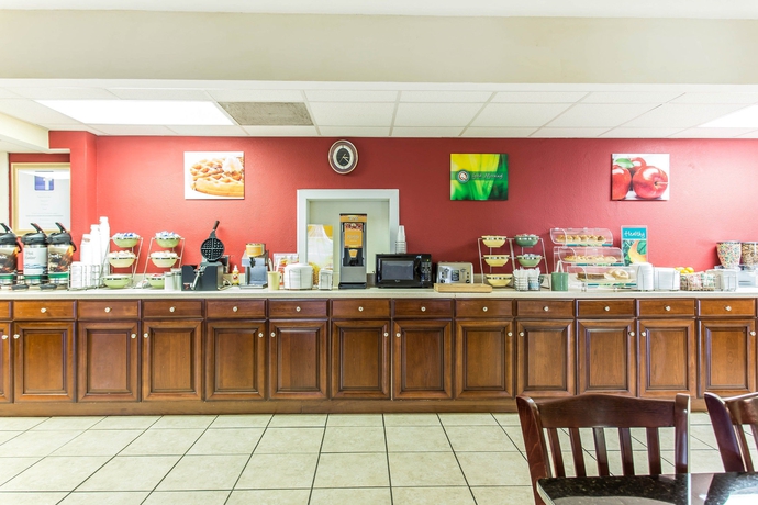 Imagen del bar/restaurante del Hotel Clarion Pointe Statesville. Foto 3