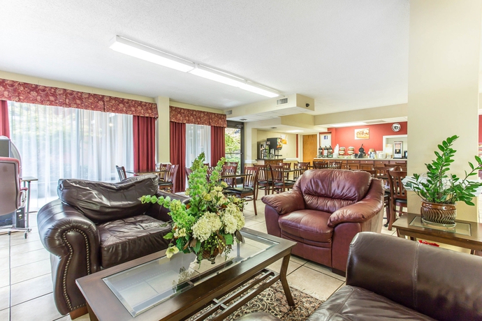 Imagen de los interiores del Hotel Clarion Pointe Statesville. Foto 13