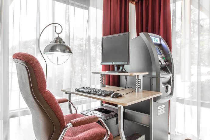 Imagen de los interiores del Hotel Clarion Pointe Statesville. Foto 14