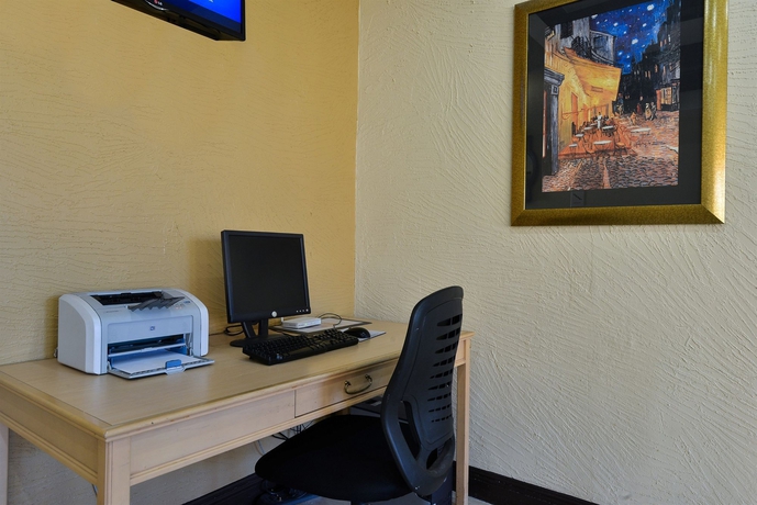 Imagen de los interiores del Hotel Clarion Pointe Tampa East Near Fairgrounds and Casino. Foto 13