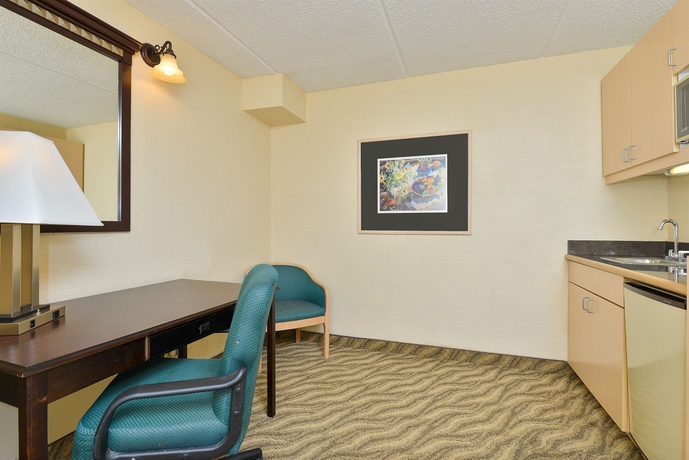 Imagen de la habitación del Hotel Clarion Pointe Tampa East Near Fairgrounds and Casino. Foto 12