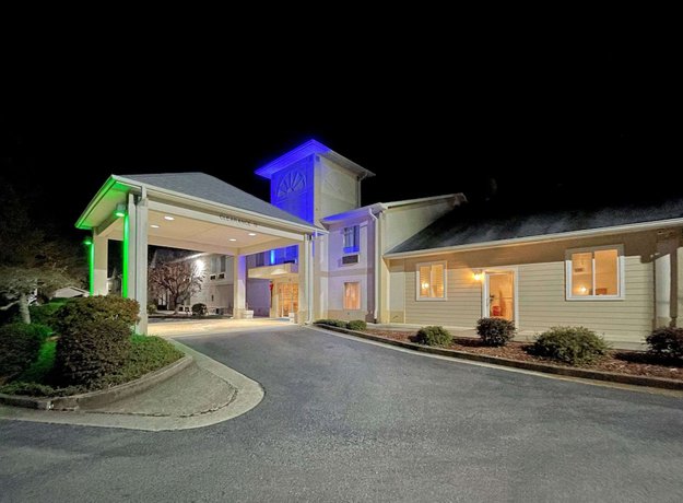 Imagen general del Hotel Clarion Pointe-Dillard near Blue Ridge Mountains. Foto 1