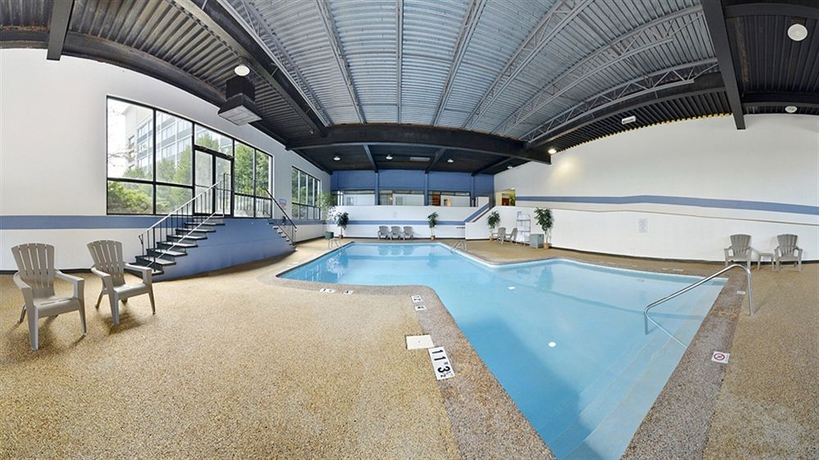 Imagen de la piscina del Hotel Clarion Portland. Foto 13