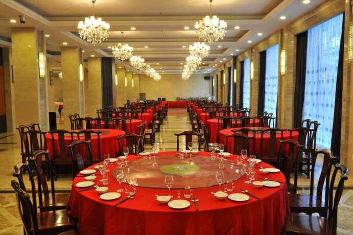 Imagen del bar/restaurante del Hotel Clarion Resort Leishan Hot Spring Resort. Foto 3