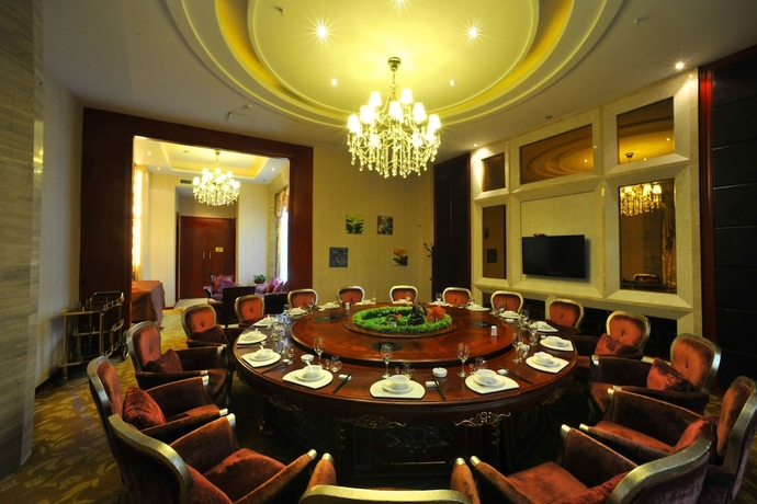 Imagen del bar/restaurante del Hotel Clarion Resort Leishan Hot Spring Resort. Foto 6