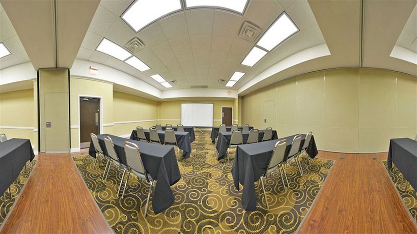 Imagen de los interiores del Hotel Clarion San Angelo Near Convention Center. Foto 12